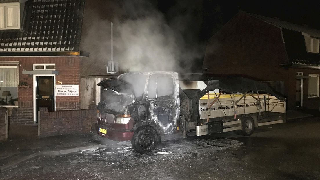 Vrachtwagen uitgebrand