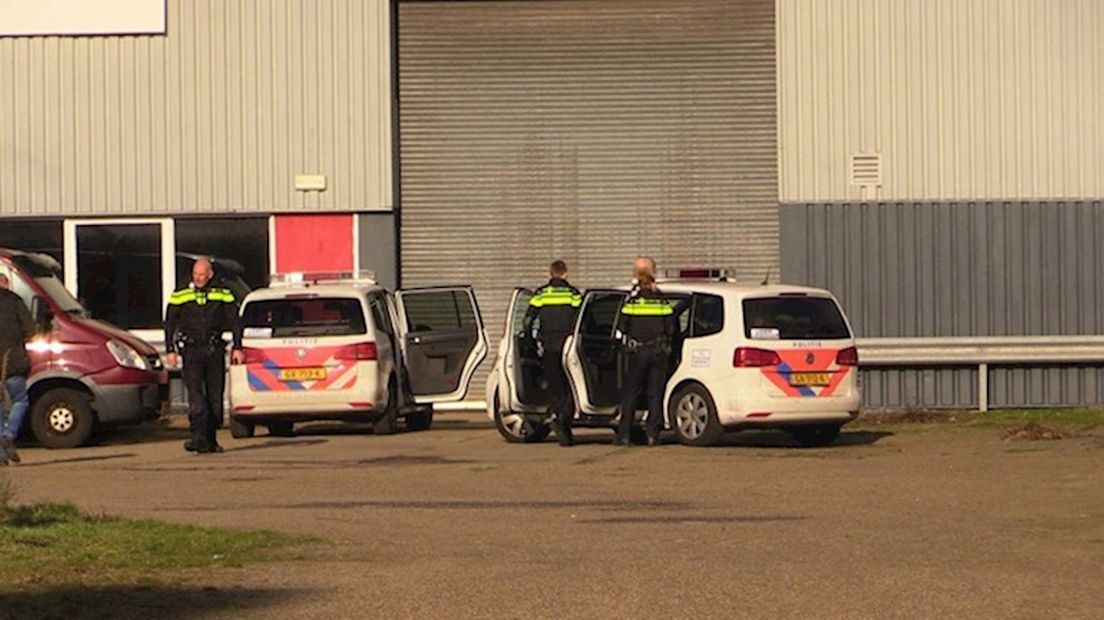 In een pand aan de Binnenhaven in Enschede trof de politie een drugslab aan