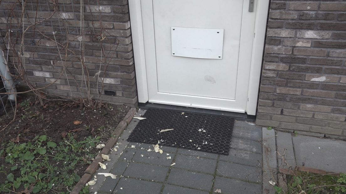 Schade na aanslag met vuurwerk in Deventer