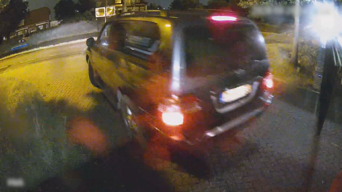 De dieven nemen een Toyota Landcruiser mee