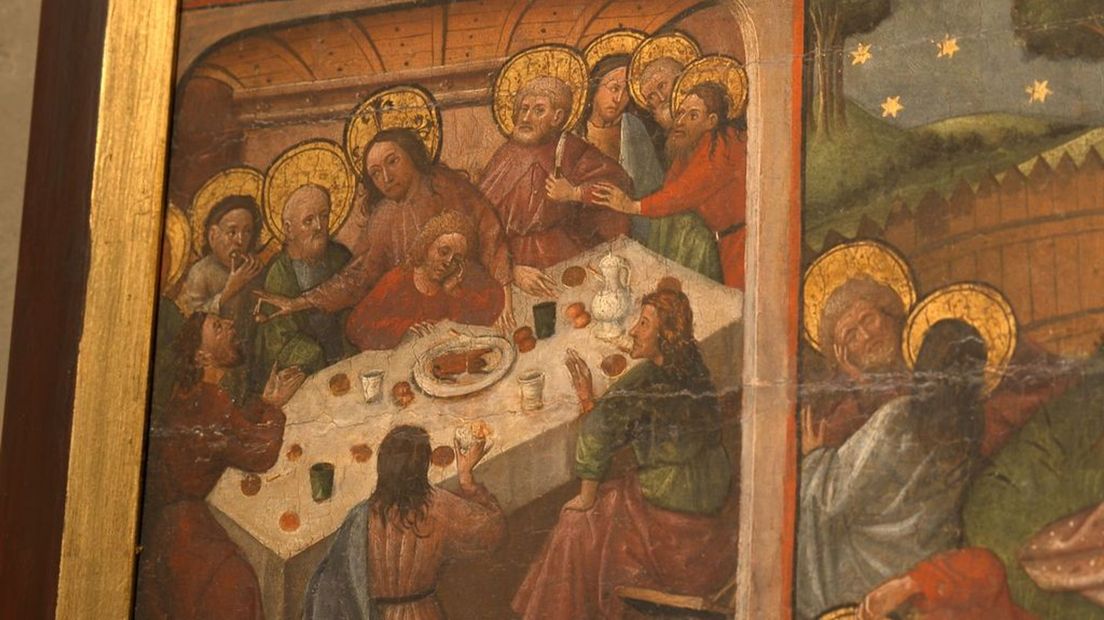 Jezus geniet met zijn leerlingen het Laatste Avondmaal, afbeelding op de Passietafel.