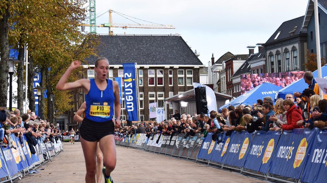 Jip Vastenburg wint de 4 Mijl van Groningen Omroep Gelderland Jip Vastenburg wint de 4 Mijl van Groningen Omroep Gelderland