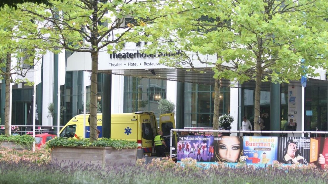 Man in been gestoken in Almelo