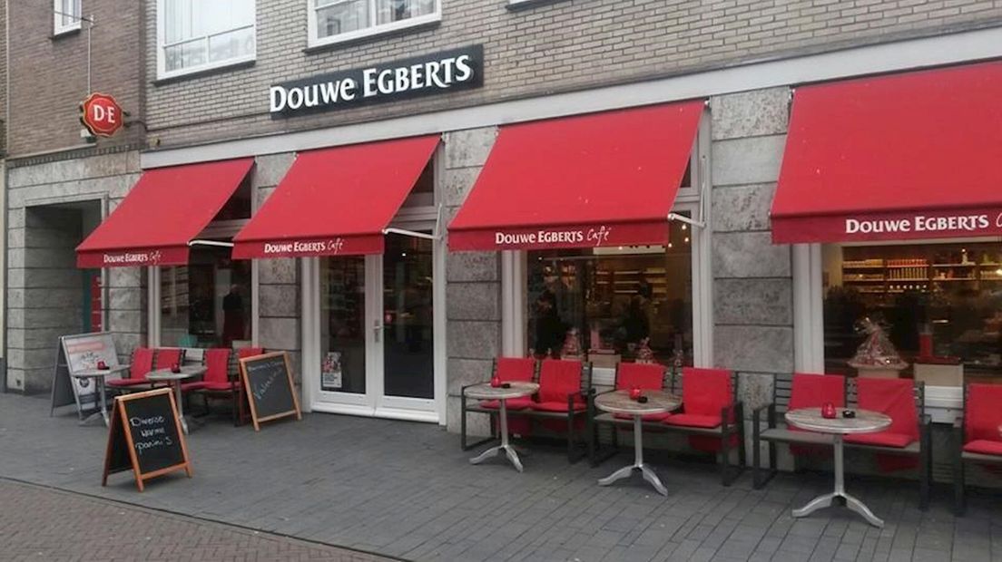 Winkel Douwe Egberts in Enschede sluit, met zegels voortaan naar - RTV Oost