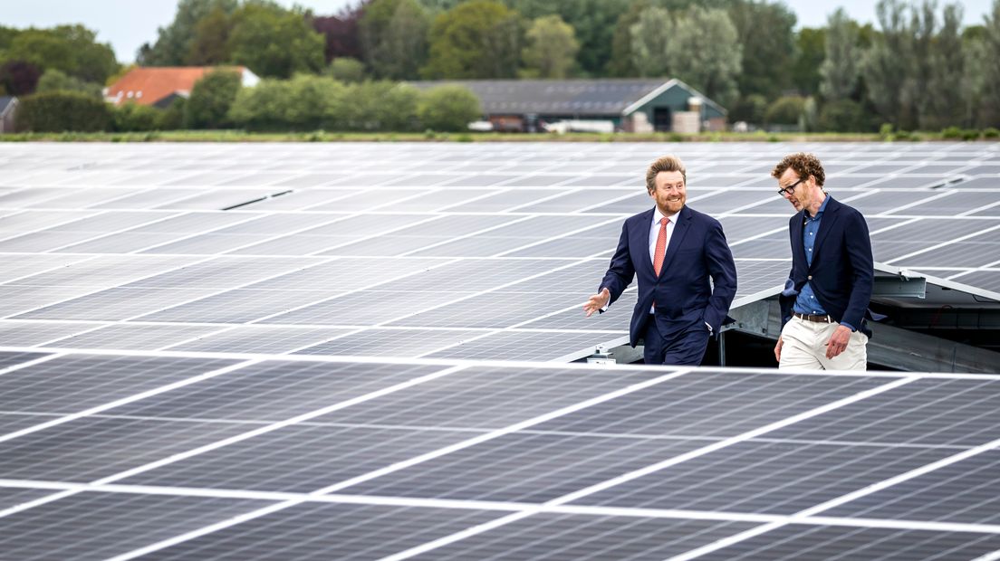 Koning Willem-Alexander bij het zonnepark