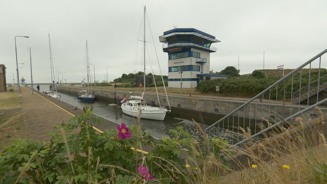 Bedrijfsleven maakt met 26 miljoen financiering sluis Kornwerderzand rond - Omrop Fryslan