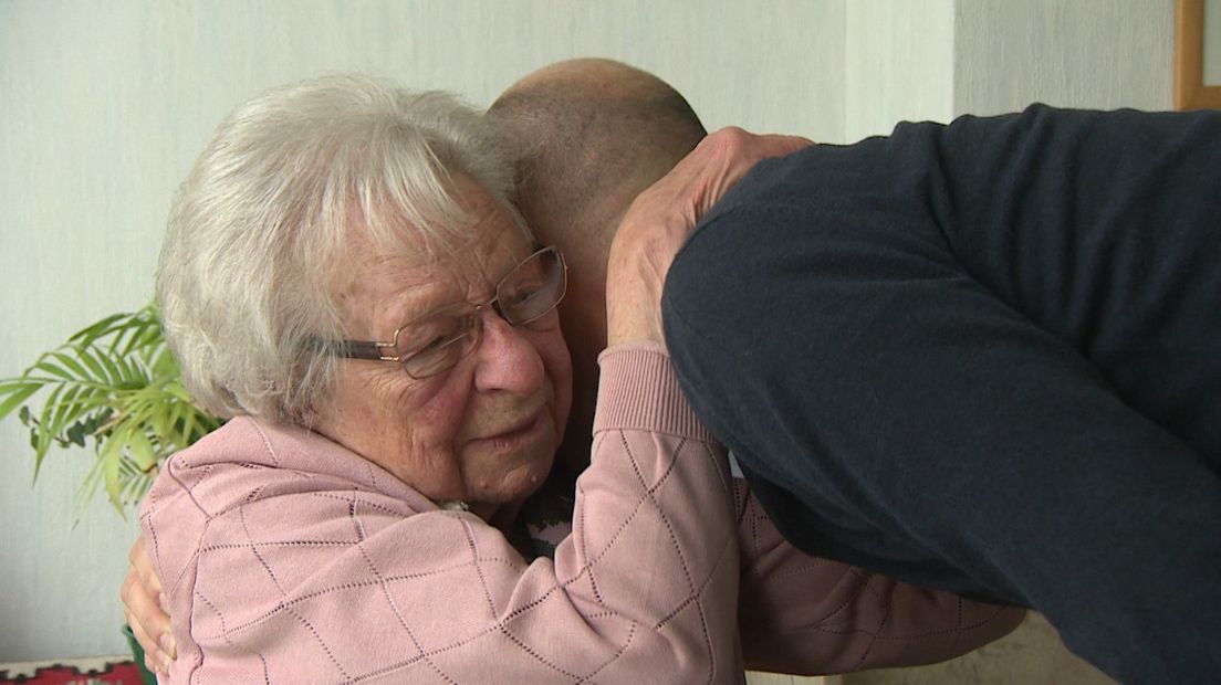 Miep (90) wilde dolgraag een knuffel