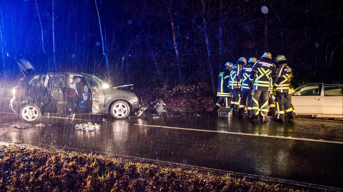 Duitse en Nederlandse auto botsen op elkaar