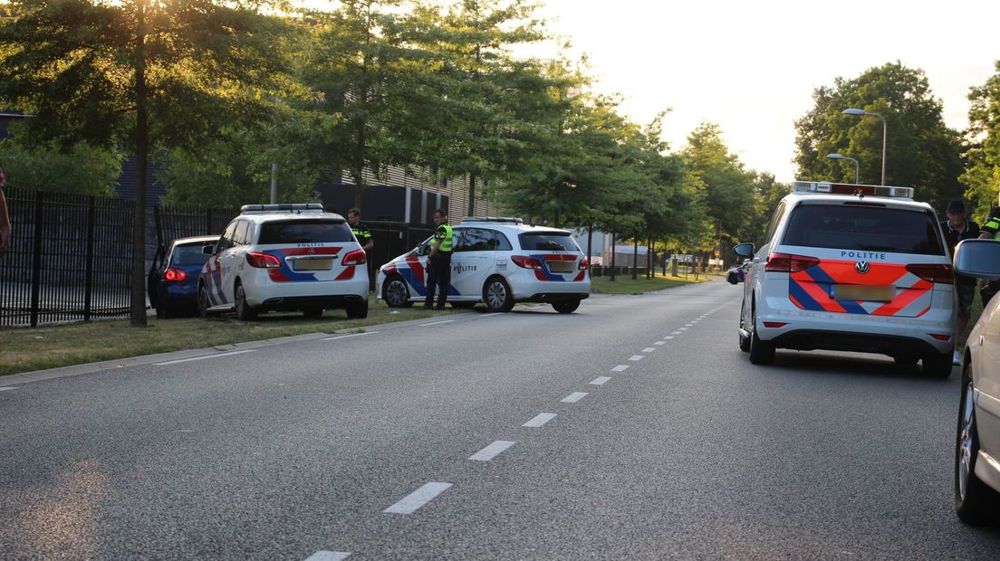 De politie hield in Enschede twee inzittenden van een auto aan na een eenzijdig ongeluk.