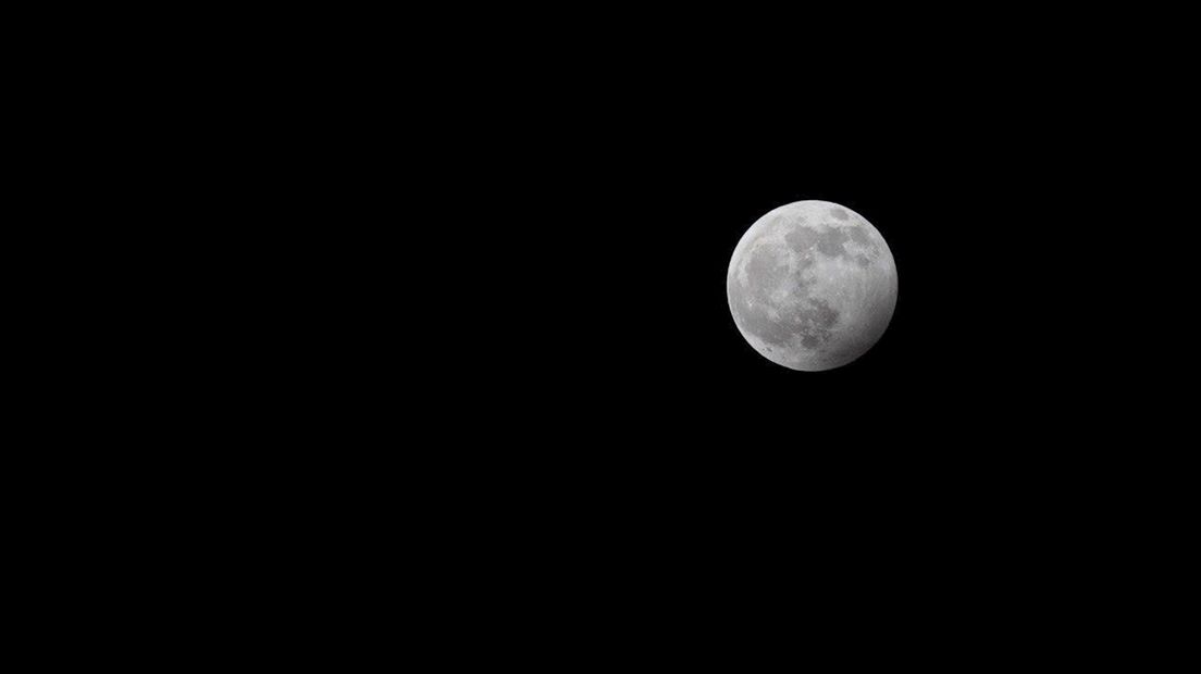 De piepkleine maansverduistering, te zien op verschillende plekken in Overijssel vanavond