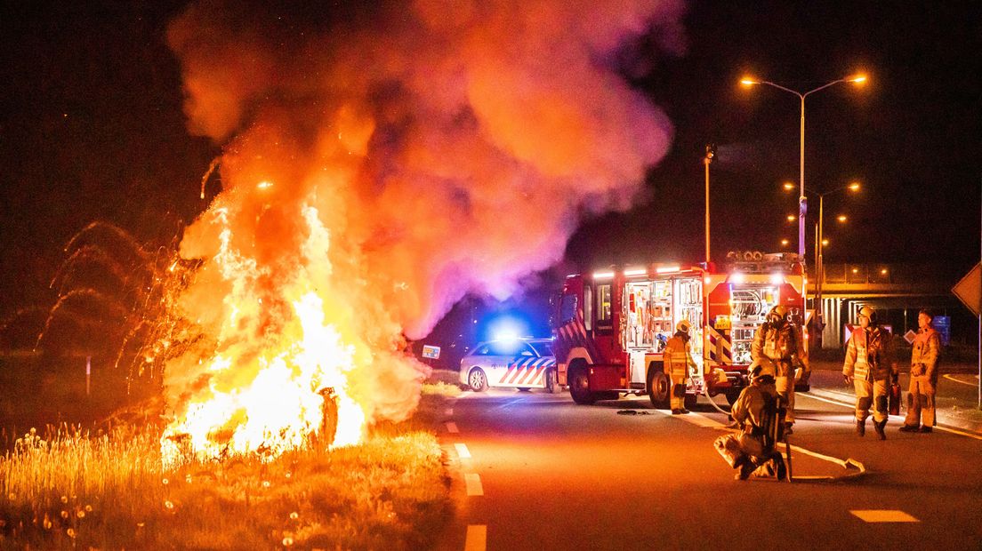 BMW brandt uit in Baarn na vluchtpoging voor politie