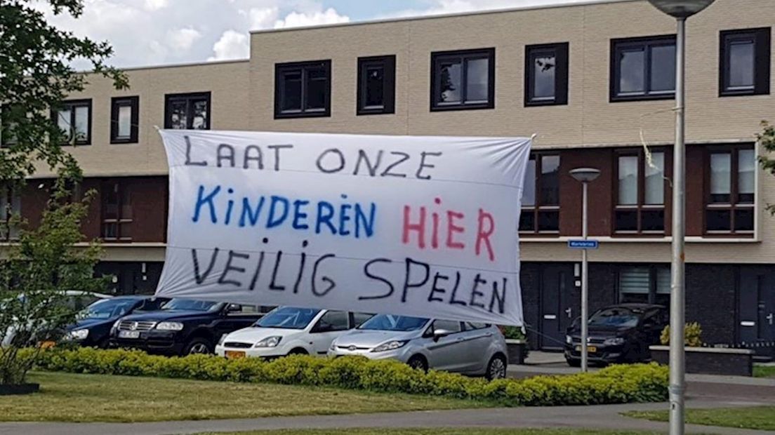 De buurt plaatste eerder spandoeken tegen de komst van RIBW-cliënten