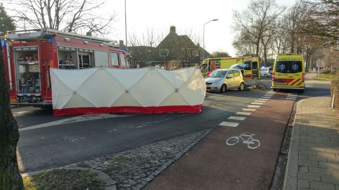 Een fietser is vanochtend om het leven gekomen bij een verkeersongeval in Duiven. Dat meldt de politie.