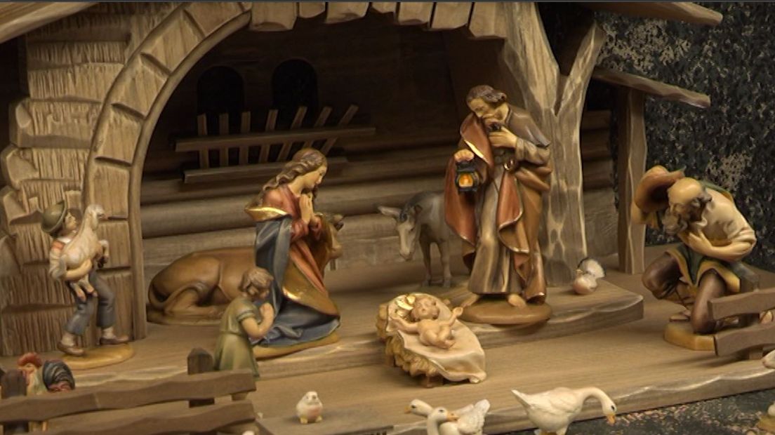 Jozef en Maria en natuurlijk een kindeke Jezus. Maar ook een ezel, een os en de herders mogen niet ontbreken. In veel huizen zie je deze dagen een kerststal, maar het is meer dan gewoon wat poppetjes neerzetten. Alles heeft een betekenis.