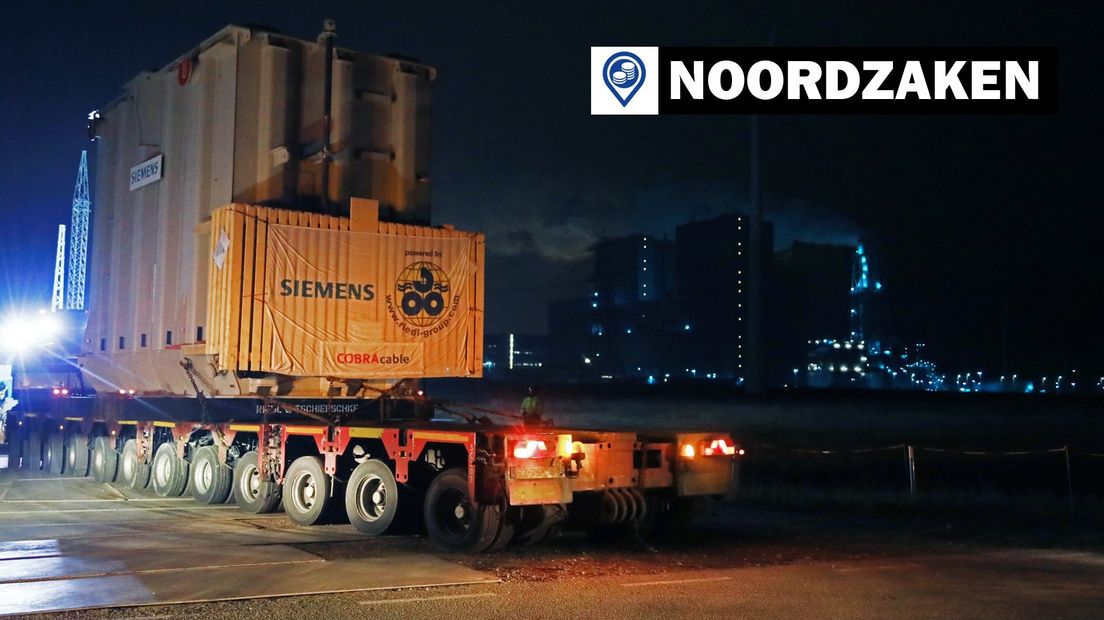 Transformatoren voor de energiekabel tussen Denemarken en de Eemshaven worden vervoerd