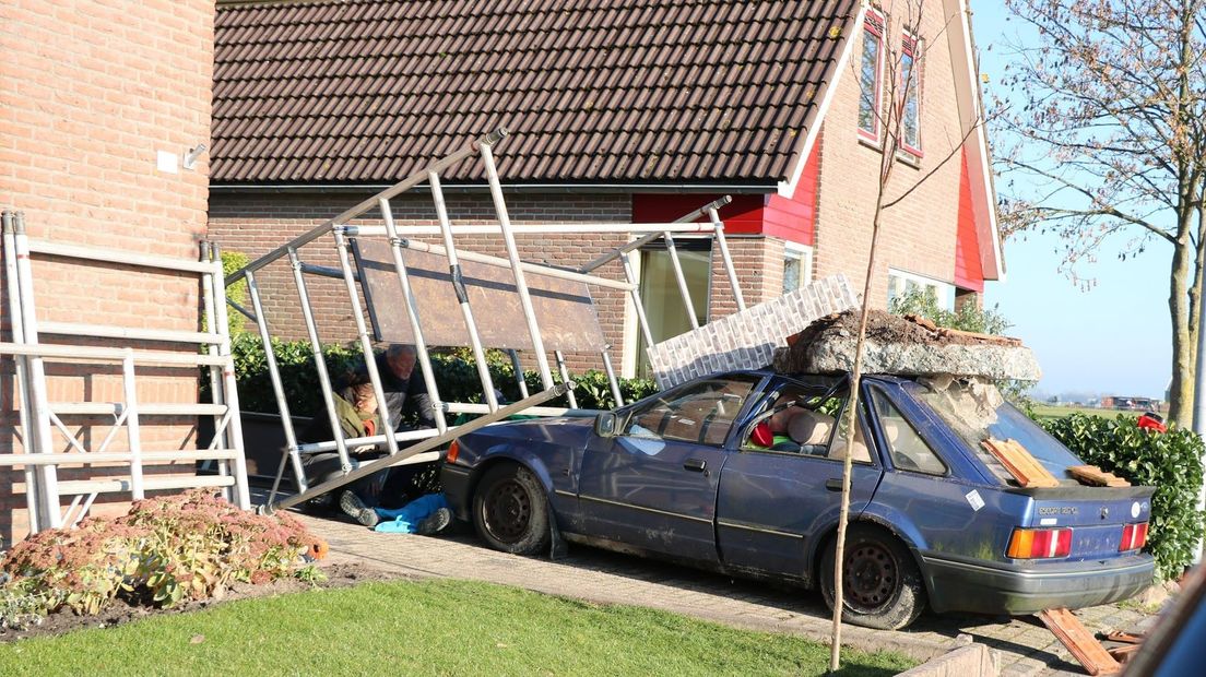 Een auto is getroffen door de 'aardbeving' tijdens de aardbevingsoefening in 2018