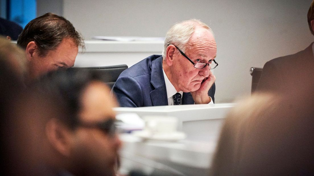 Waarnemend burgemeester Johan Remkes in debat met de Haagse gemeenteraad. | Foto Phil Nijhuis/ANP