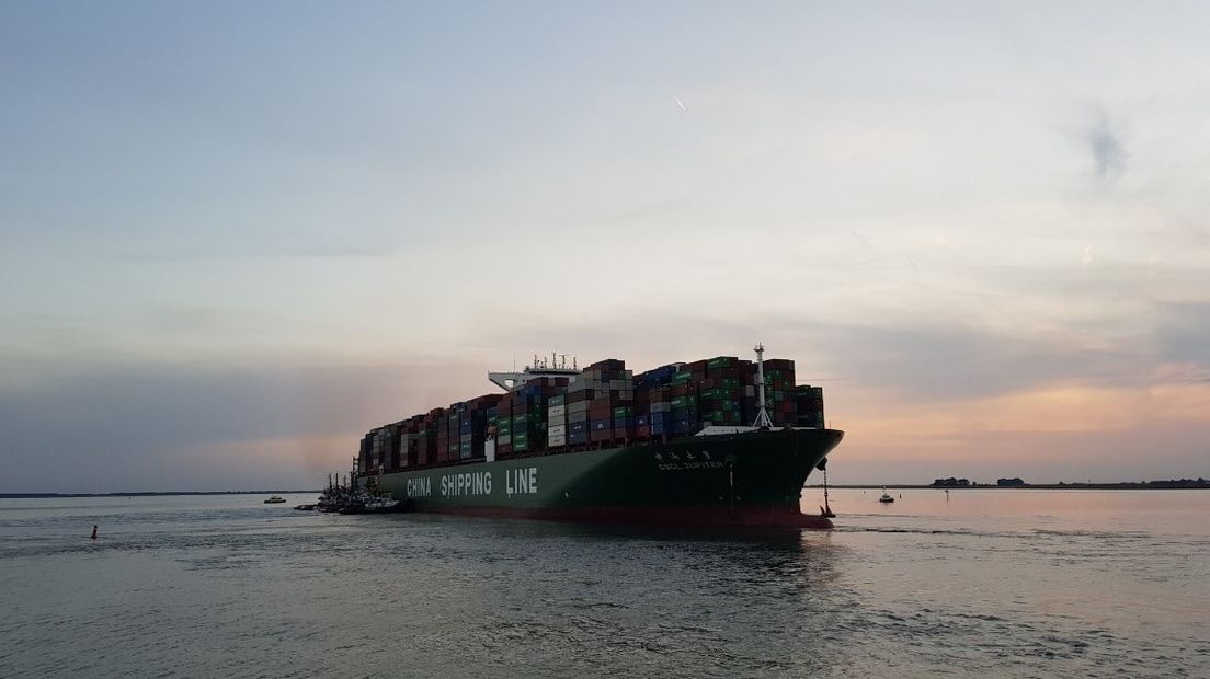 Het containerschip is losgetrokken