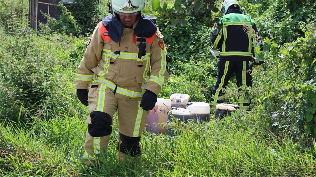 Drugsafval achtergelaten in buitengebied Enter
