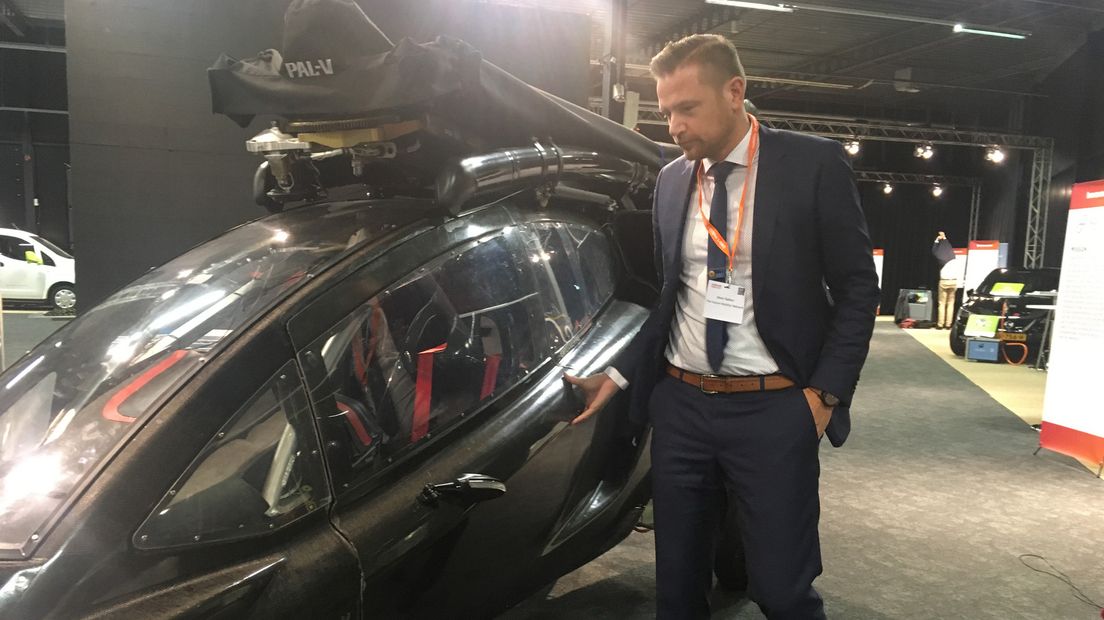 Een vliegende auto op de vakbeurs Mobiliteit