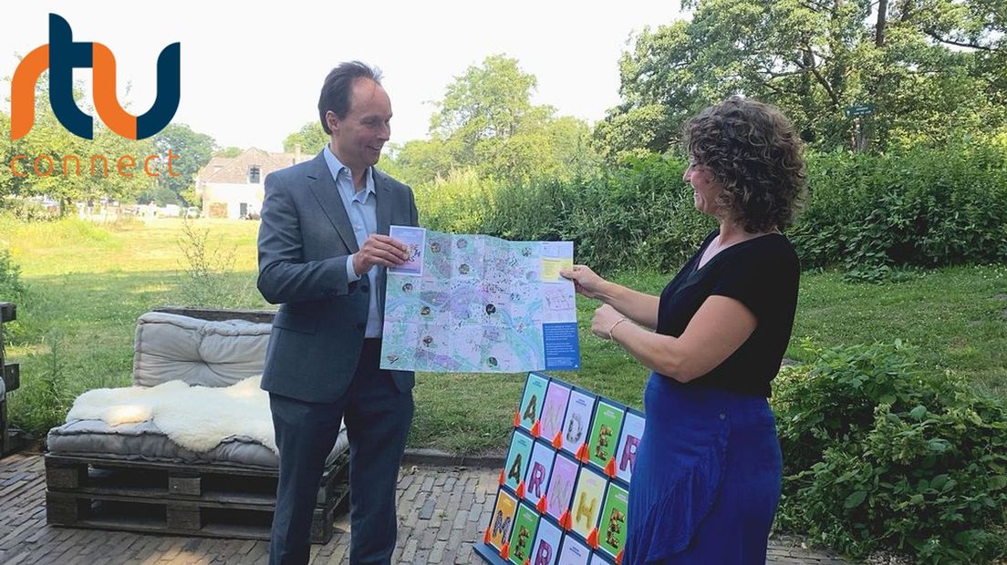 Overhandiging van de stadsnatuurkaart