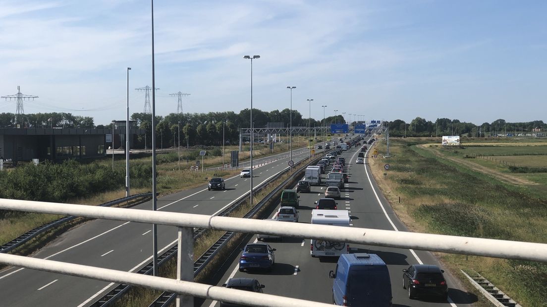 Door de afgesloten tijdelijke ringweg is het druk op de omleidingsroute via de oostelijke ringweg.