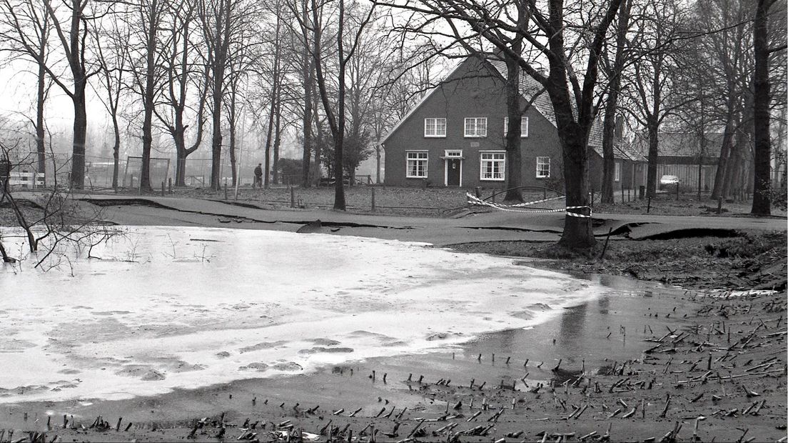 Ingestorte zoutcaverne in Hengelo in 1991