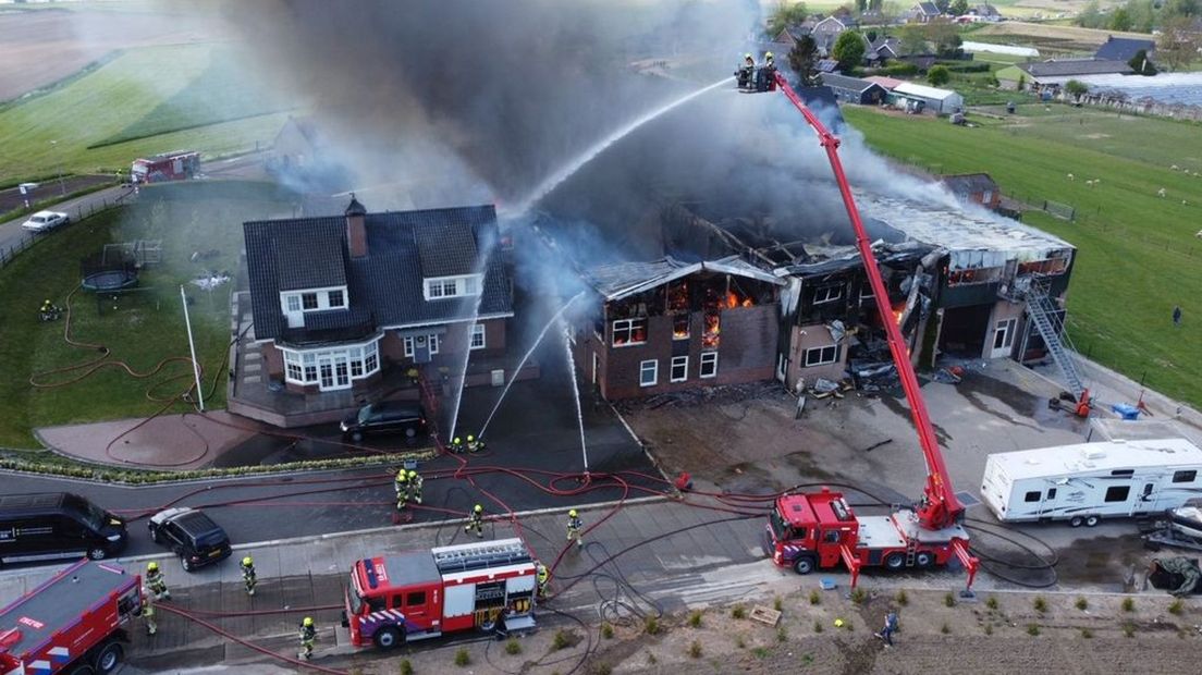 Een zeer grote brand in Poederoijen, begin mei. Levenswerk familie ging in vlammen op.