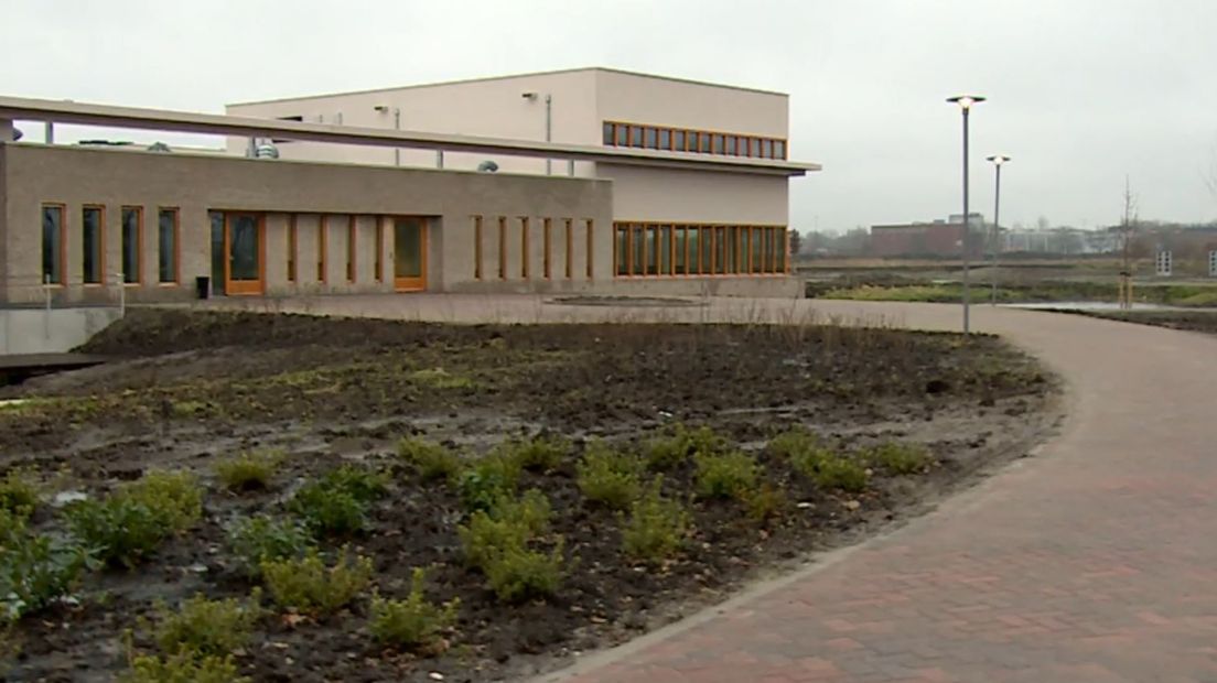 Het crematorium is gebouwd volgens de BREAAN-NL duurzaamheidseisen (Rechten: RTV Drenthe)