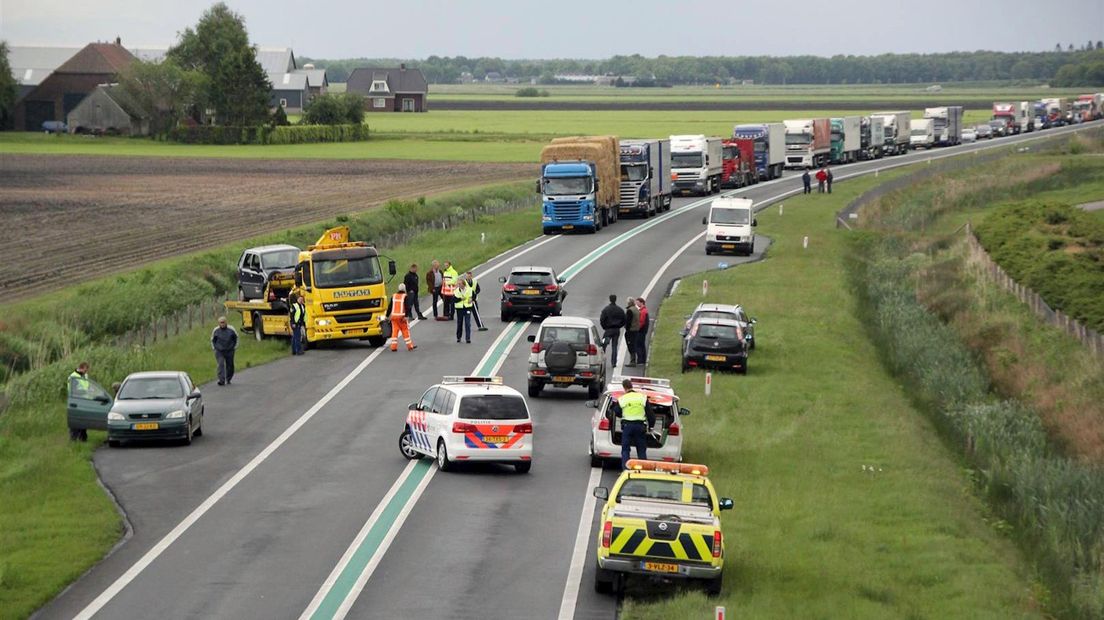N36 tijdelijk afgesloten na ernstig ongeluk