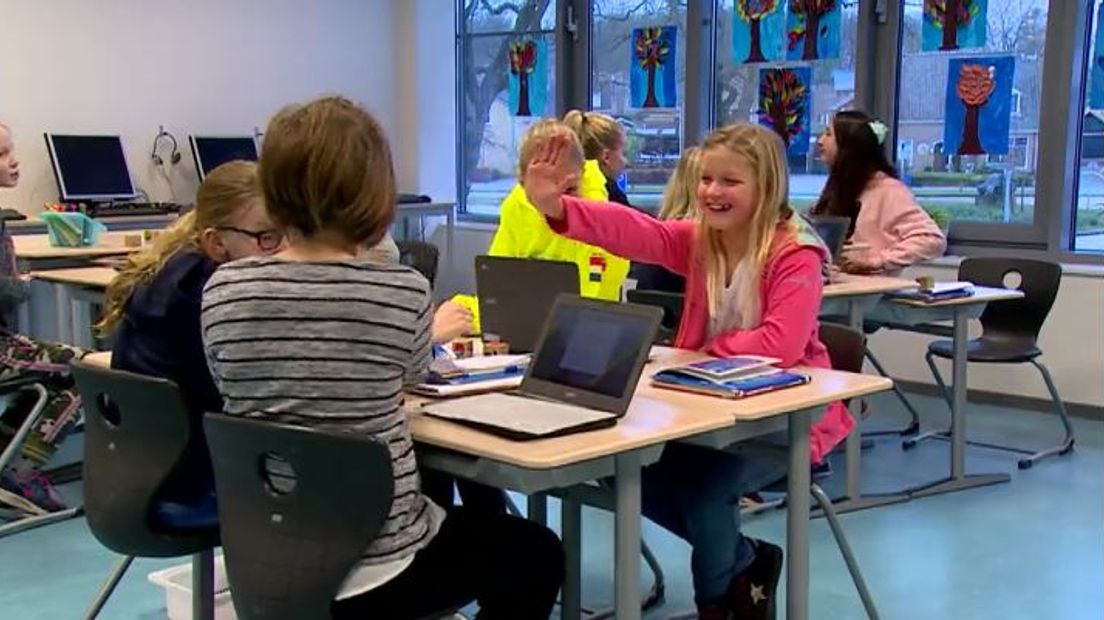 Scholen kunnen abonnementskosten voor glasvezel niet betalen (Rechten: RTV Drenthe)