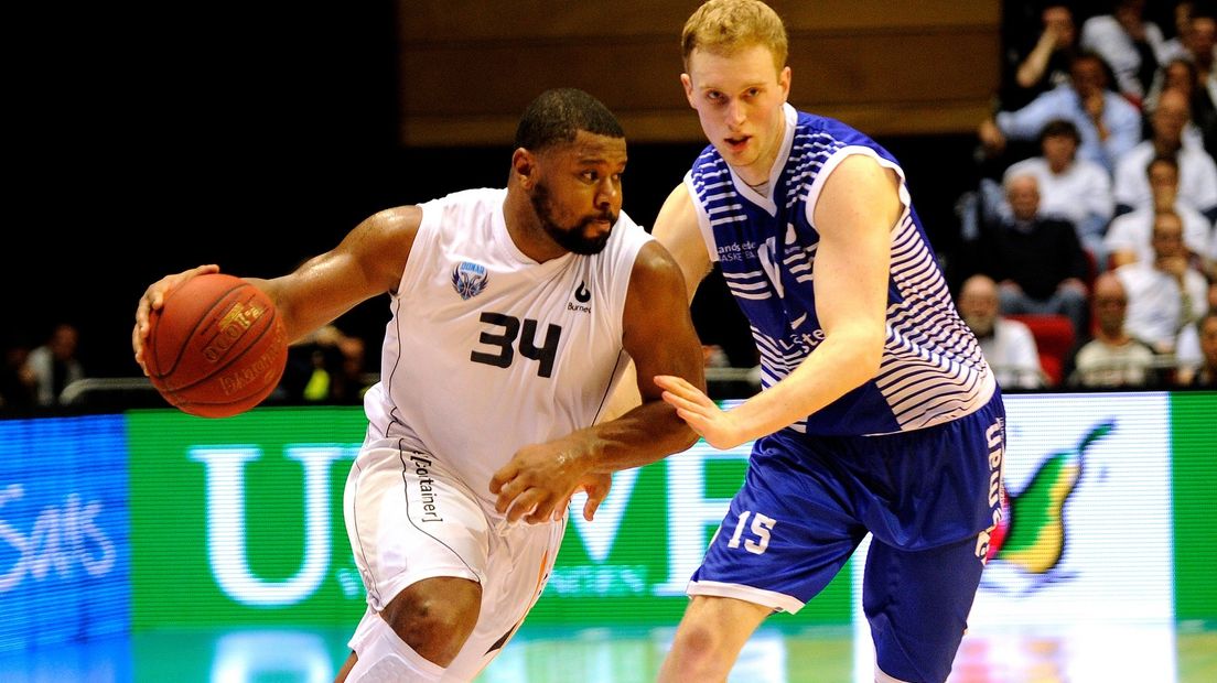 Lance Jeter in actie tijdens één van zijn eerdere seizoenen bij Donar.
