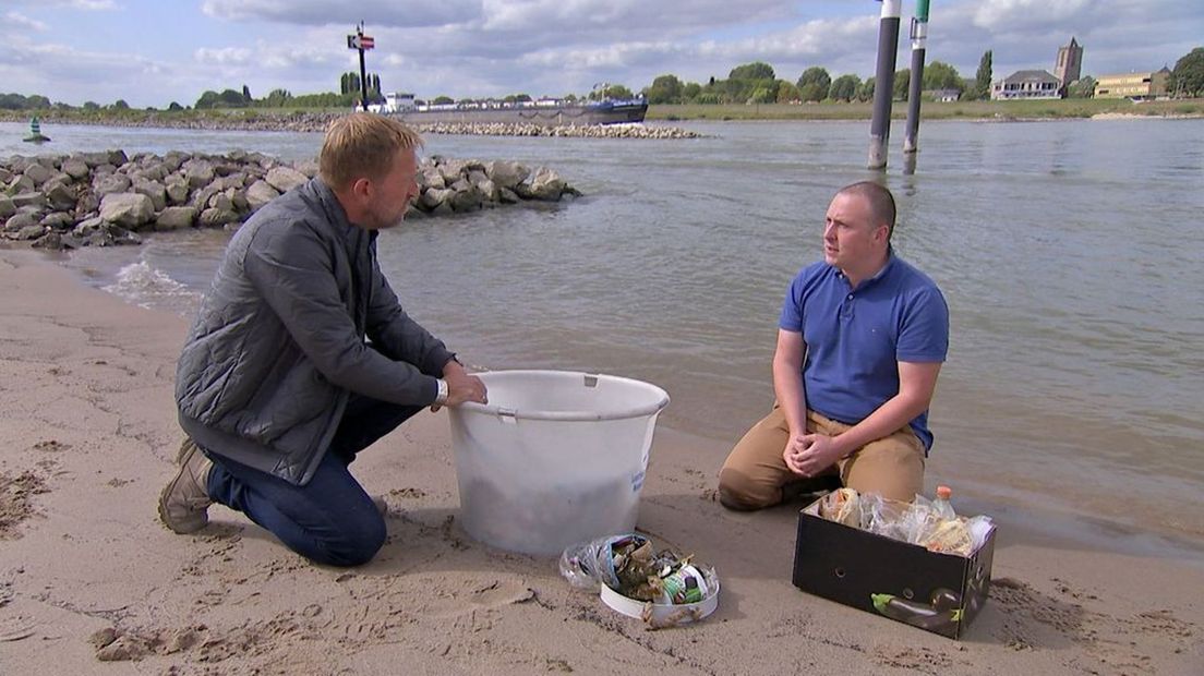 Er word onderzoek gedaan naar de herkomst van het plastic.