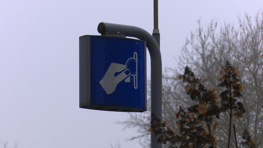 Steeds meer Overijsselse gemeenten schaffen betaald parkeren af