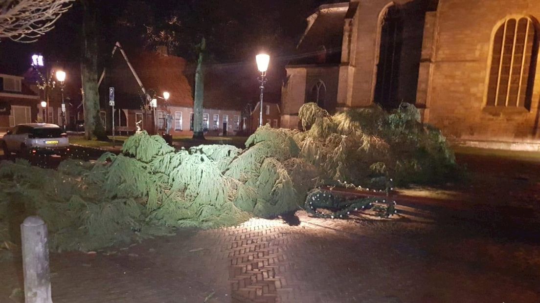 De omgezaagde kerstboom