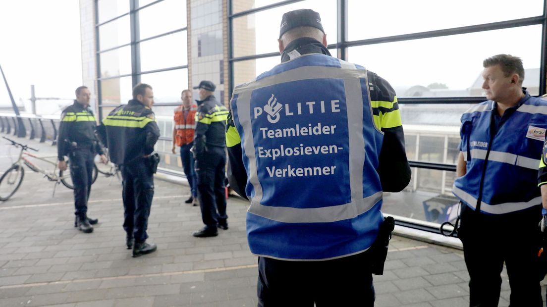Op het station zijn opvallend veel agenten aanwezig.