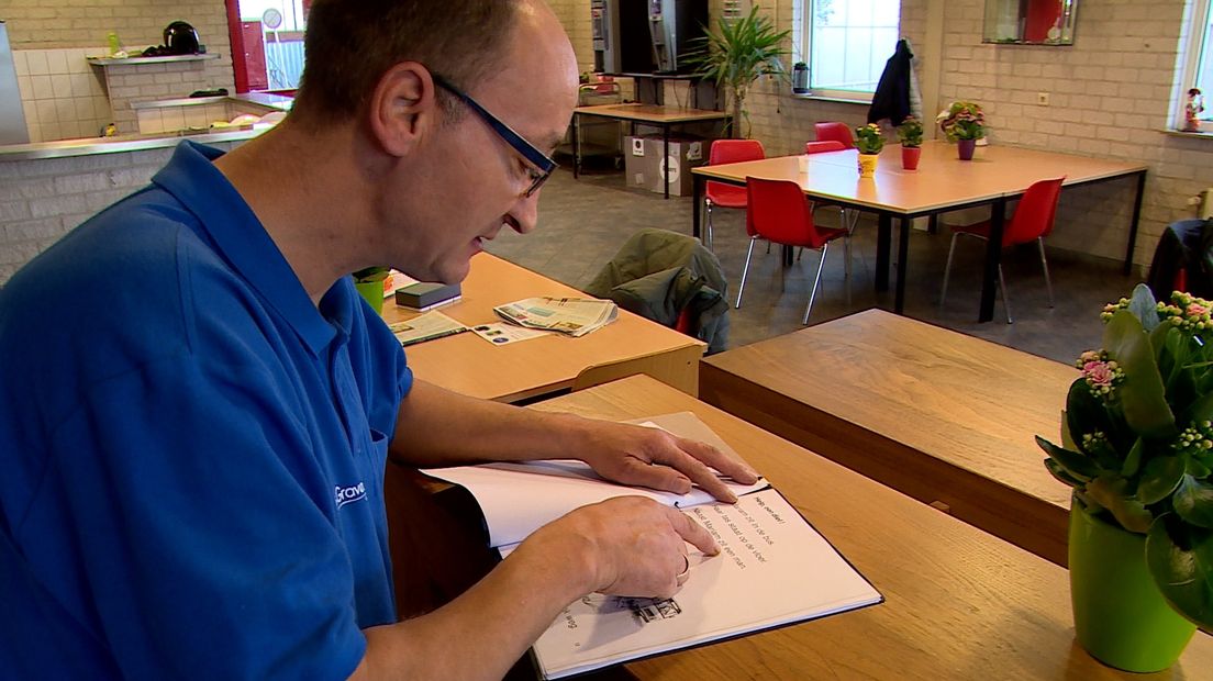 Richard leert op zijn 45ste lezen en schrijven (video)