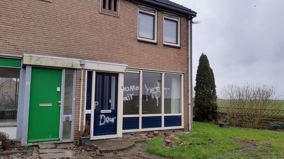 Gevandaliseerde woningen in Ten Boer