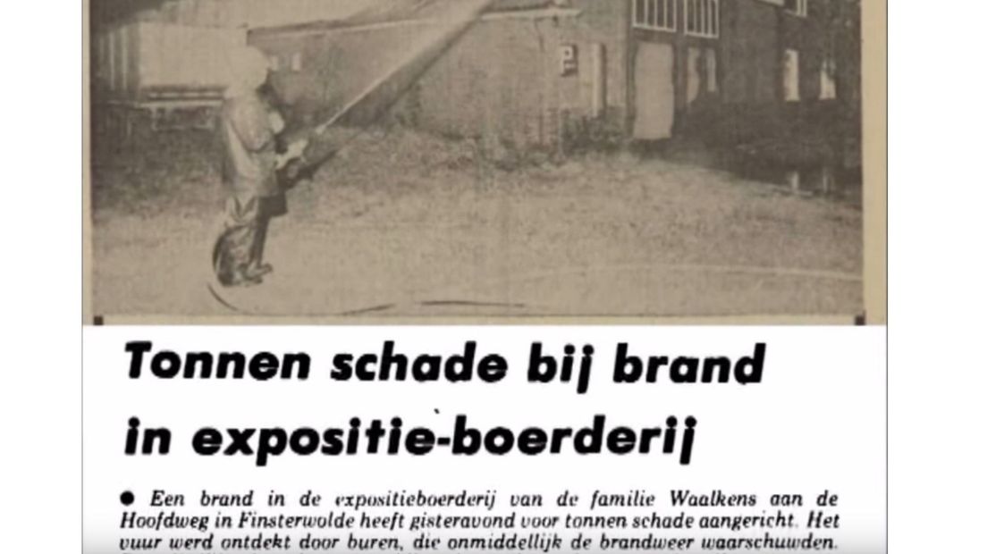 Een oud kranten artikel over de brand in de boerderij van Albert Waalkens.