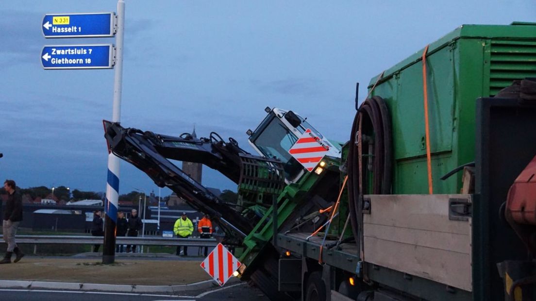 Verkeerschaos Op N331 Bij Hasselt Na Kantelen Van Aanhanger Met ...