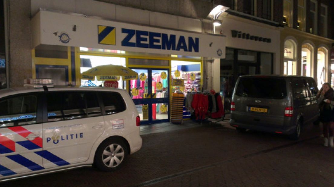 Een vestiging van Zeeman aan de Beukerstraat in Zutphen is vrijdagavond omstreeks 20.00 uur overvallen.