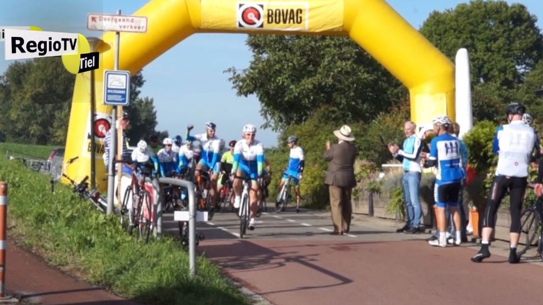 Het CWF Cyclingteam uit Ophemert heeft ruim 20.000 euro opgehaald voor Alpe d'Huzes. Dit geld werd bijeen verzameld door verschillende acties te houden waaronder een toertocht die afgelopen weekend plaatsvond.