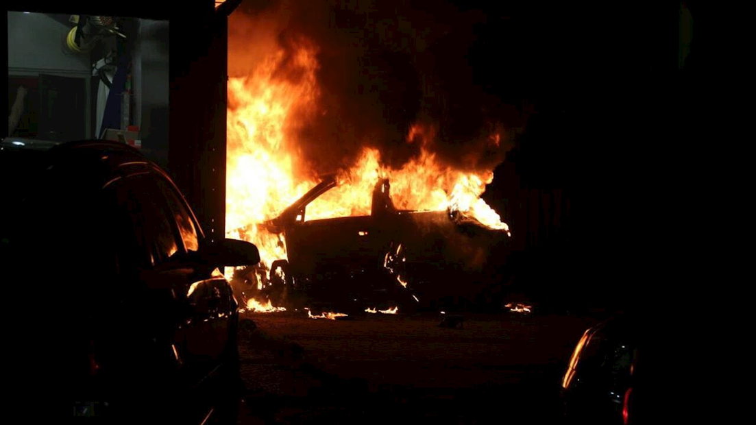 Auto brandt uit in Holten