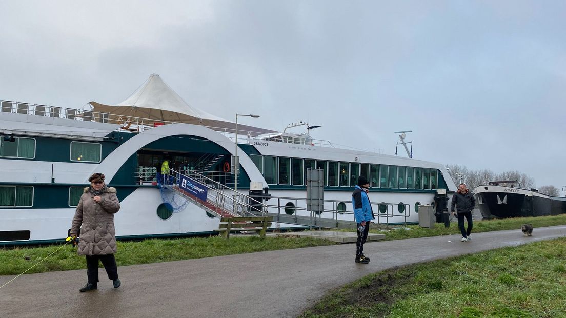 Het asielschip in Gouda