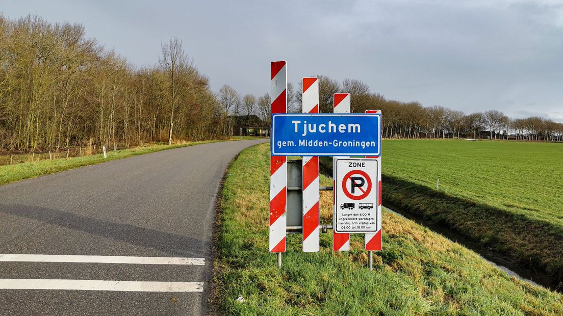 De entree van het dorp Tjuchem