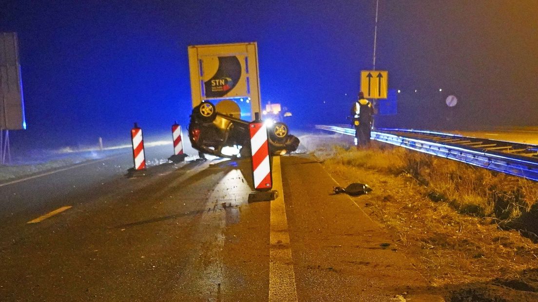 Vrouw naar ziekenhuis na botsing op pijlwagen op N34 bij Erm