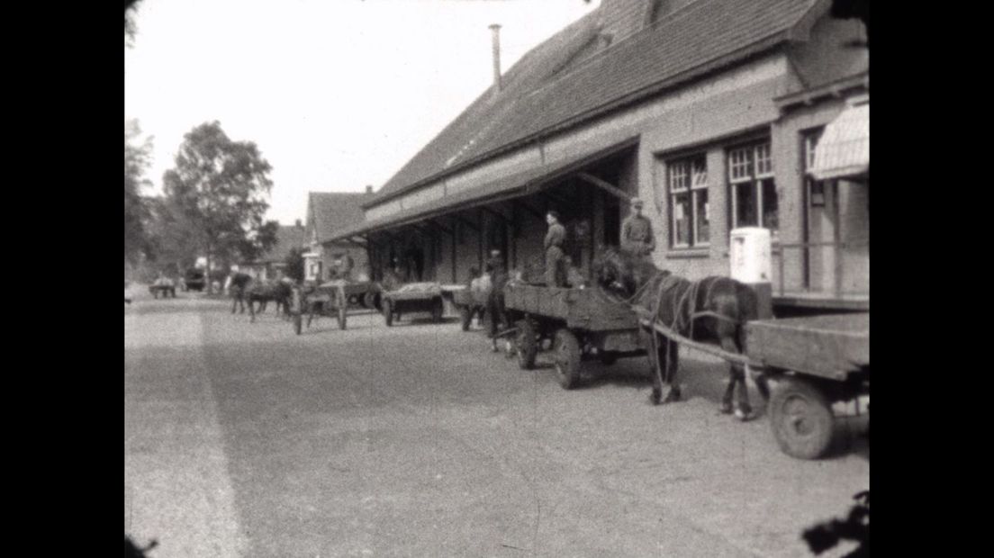 'De Maalderij' vroeger 'Ons Belang' met veel klanten met paard en wagen