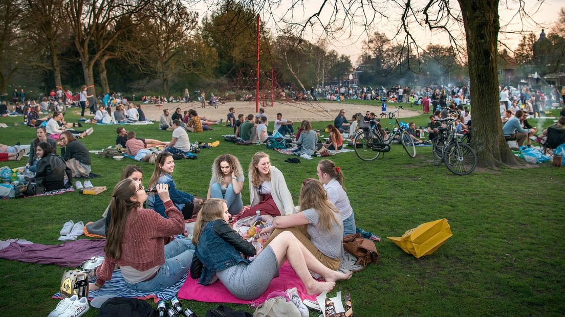 Studenten in het Noorderplantsoen