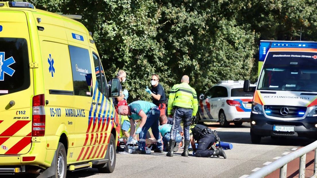 Wielrenner ernstig gewond geraakt bij aanrijding met auto in Tilligte - RTV Oost