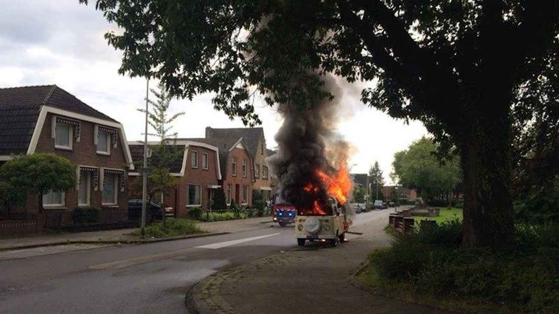 Brand in Volkswagenbusje Oldenzaal